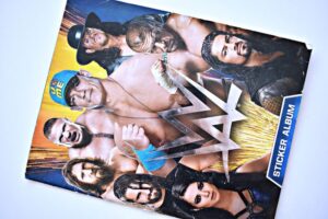 WWE 2015: Tiene 30 Láminas (2015, Klu)