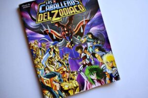 Caballeros del Zodiaco 2018: Tiene 103 Láminas (Álbum) (2018, Panini)