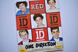One Direction, The Red Collection: Faltan 1 Láminas (Álbum) (2014, Panini)