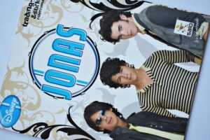 Jonas: Tiene 2 Láminas (Álbum) (2009, Salo)