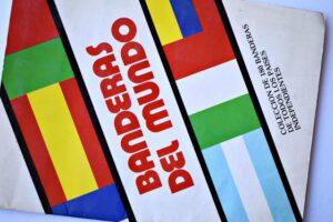 Banderas del Mundo: Álbum Completo (Con todas sus láminas pegadas) (1987, Independiente)