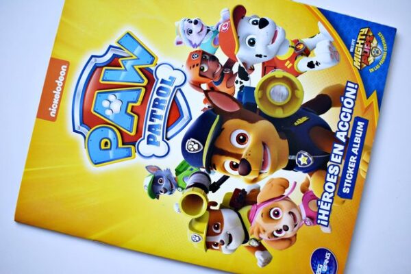 Paw Patrol ¡Héroes en Acción!: Álbum Completo (Con todas sus láminas pegadas) (2019, Panini)