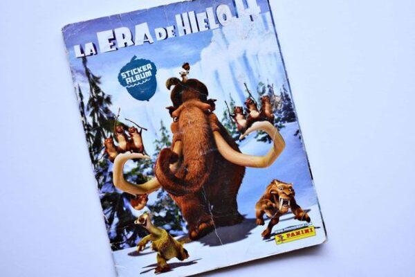 La Era de Hielo 4: Tiene 67 Láminas (Álbum) (2012, Panini)