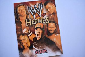 WWE Héroes: Faltan 3 Láminas (Álbum) (2008, Topps)