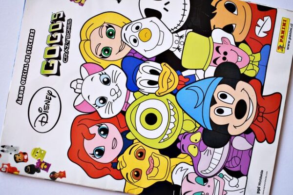 Disney Gogo's Crazy Bones: Tiene 8 Láminas (Álbum) (2015, Panini)