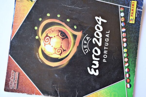 UEFA Euro 2004 Portugal: Tiene 8 Láminas (Álbum) (2004, Panini)