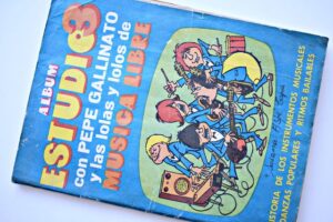 Estudio 3 Con Pepe Gallinato y las lolas y lolos de Música Libre: Tiene 37 Láminas (1973, Independiente)