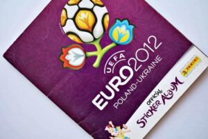 UEFA Euro 2012 Poland - Ukraine: Tiene 144 Láminas (Álbum) (2012, Panini)