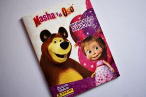 Masha y el Oso Momentos Mágicos: Álbum Completo (Con todas sus láminas pegadas) (2016, Panini)