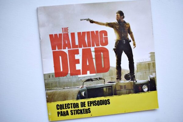 The Walking Dead: Álbum Completo (Con todas sus láminas pegadas) (2014, Independiente)