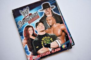 WWE Superstars Uncovered: Tiene 32 Láminas (Álbum) (2007, Salo)