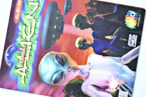 Invasion Alien: Tiene 10 Láminas (Álbum) (1999, Salo)
