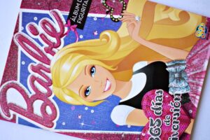 Barbie 365 Días de Diversión: Álbum Completo (Con todas sus láminas pegadas) (2013, Italtoys)