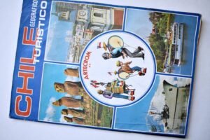 Chile Geografico y Turistico: Tiene 80 Láminas (Álbum) (1975, Artecrom)