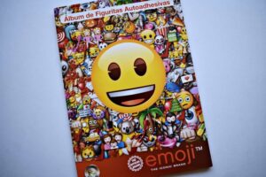 Emoji The Iconic Brand: Tiene 59 Láminas (Álbum) (2017, Aladino)