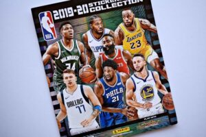 NBA sticker collecction 2019-20: Tiene 1 Láminas (Álbum) (2018, Panini)