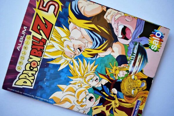 Dragon Ball Z5: Tiene 136 Láminas (Álbum) (1999, Salo)