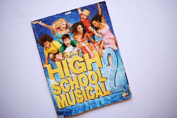 High School Musical 2: Faltan 16 Láminas (Álbum) (2007, Salo)