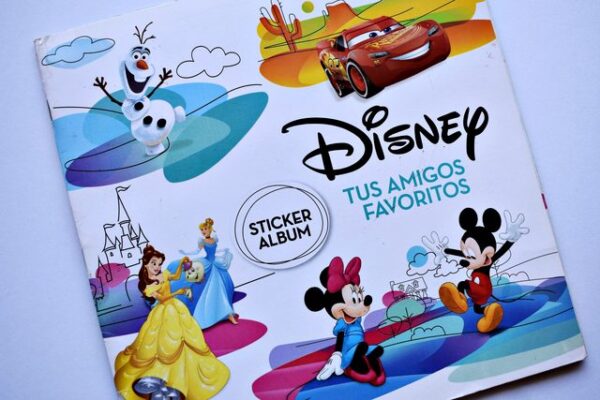Disney tus amigos favoritos: Álbum Completo (Con todas sus láminas pegadas) (2018, Panini)