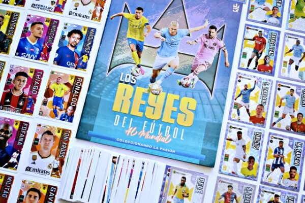 Los Reyes del Fútbol [2023-2024]: Álbum Completo A Pegar [Complete Set]