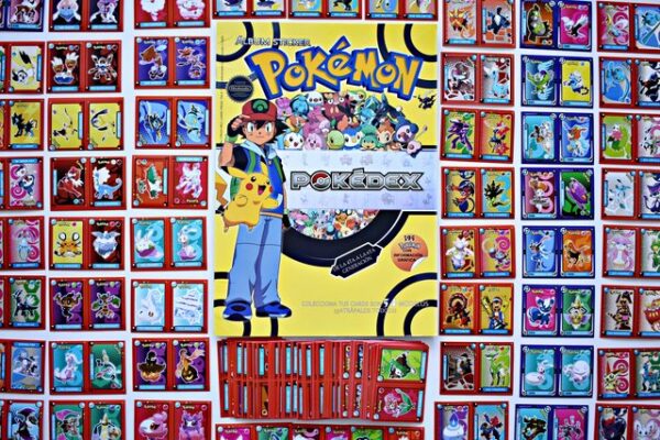 Pokémon Pokedex 2: Álbum Completo A Pegar [Complete Set]