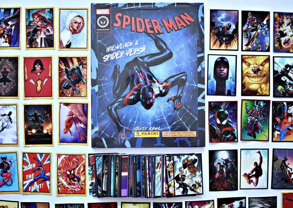 Spider-Man [Tapa Dura] ¡Bienvenido al Spider-Verso! [Hombre-Araña]: Álbum Completo A Pegar foto 1