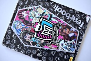 Monster High Fearbook: Álbum Completo (Con todas sus láminas pegadas) (2021, Panini)